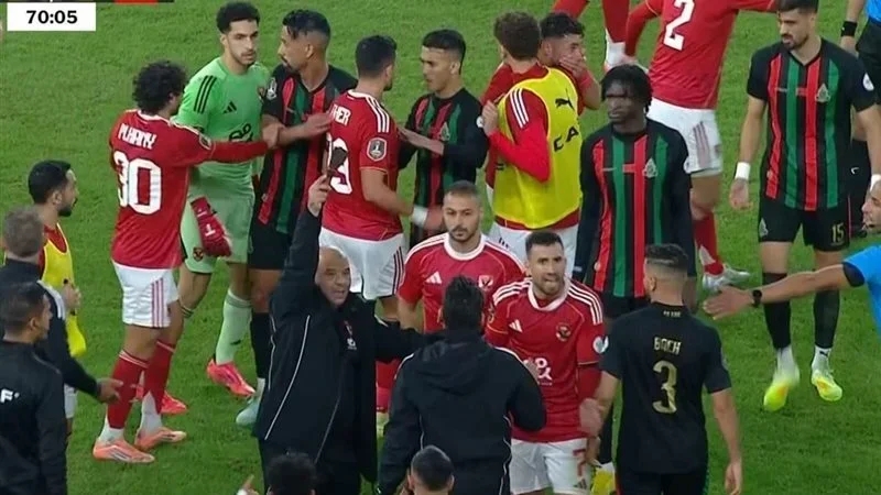 'الكاف' يفرض عقوبات على الجيش الملكي بعد أحداث مباراة الأهلي