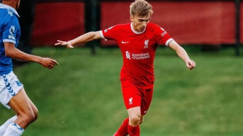 ليفربول يعلن رحيل مدافعه جيمس نوريس