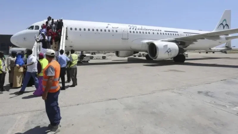 الحكومة اليمنية تفرض قيودا جوية على الإمارات.. و'الانتقالي' يرد