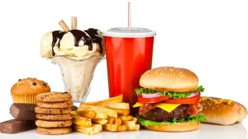 لحماية الأطفال... بريطانيا تحظر إعلانات الأطعمة غير الصحية