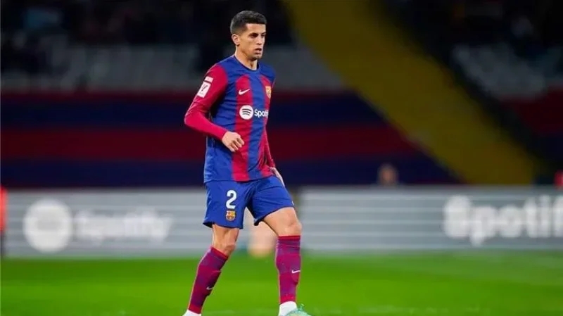 كانسيلو يقترب من العودة إلى برشلونة