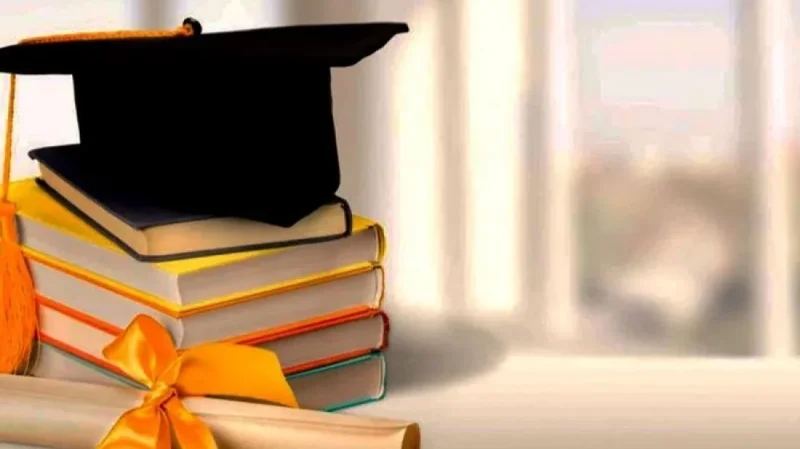 المجر تُسند 250 منحة للطلبة التونسيين