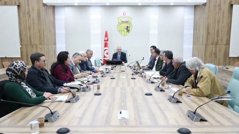 الفرجاني يُشدّد على ضرورة إنهاء مشروع مجلة الصحة في أقرب الآجال