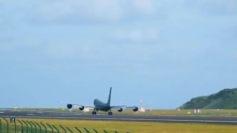 طائرات أمريكية تُحلّق قرب المجال الجوي الإيراني!