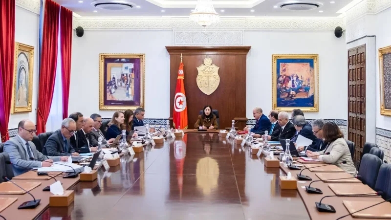 الترخيص للشركات الجهوية والوطنية للنقل بين المدن لاقتناء 621 حافلة