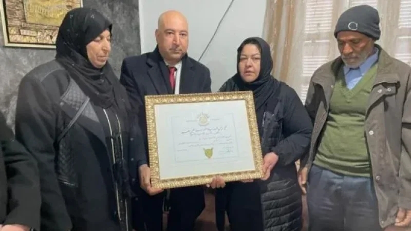 مؤسسة 'فداء' تسلّم وسام الوفاء لعائلة الأمني الشهيد مروان القادري