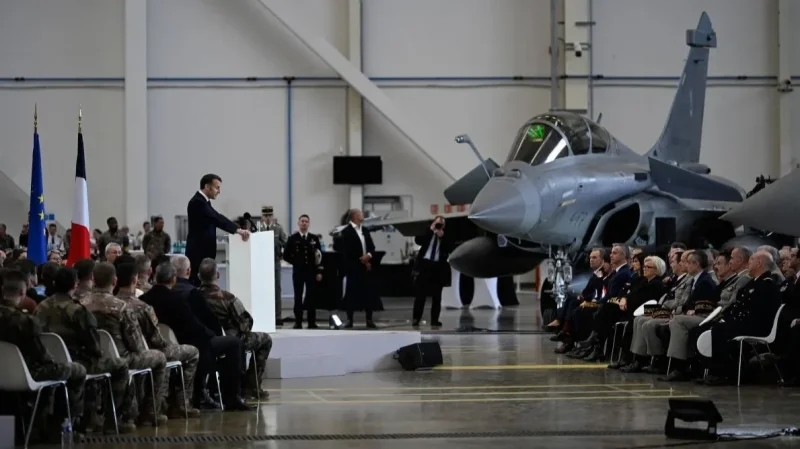 ماكرون: سنرسل وسائل برية وجوية وبحرية إضافية الى غرينلاند