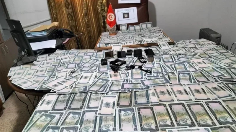 Saisie de devises à Gafsa : 10 personnes arrêtées