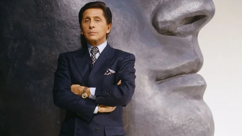 وفاة مُصمم الأزياء الإيطالي فالنتينو