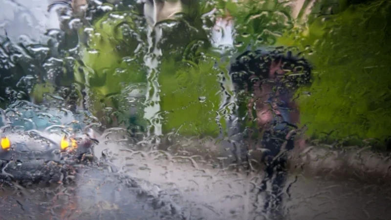 Météo: Mise en garde contre de fortes pluies et des vents violents