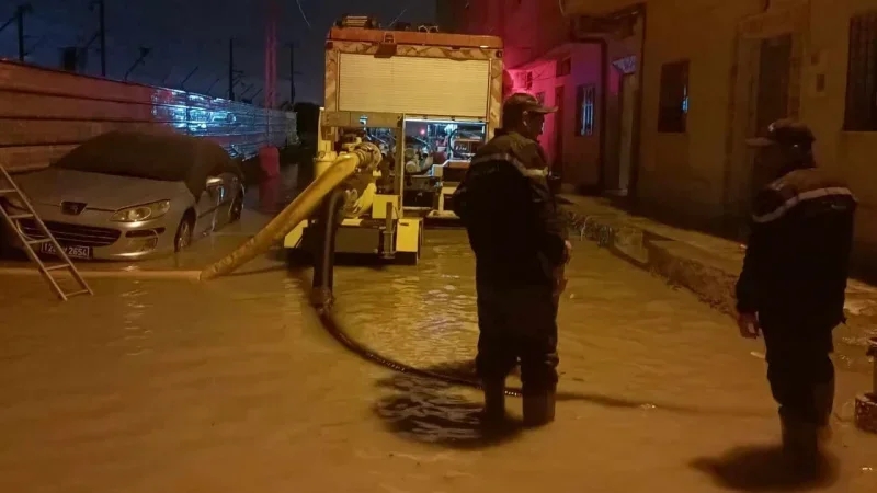 بين المدينة الجديدة وحمام الشط..إنقاذ مواطنين وعملة علقوا بسبب الأمطار