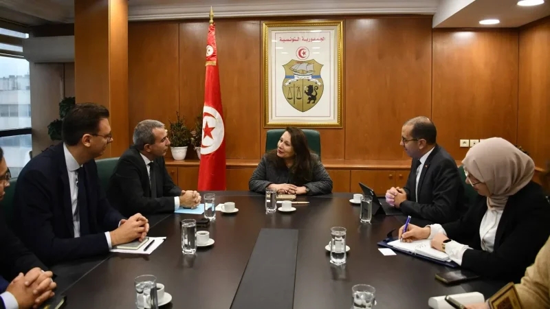 شركة ''ايني" الإيطالية تواصل تأكيد استثماراتها بالجنوب التونسي