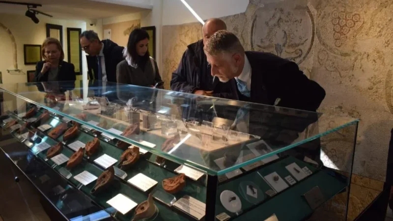 وزير الثقافة الإيطالي يزور عددا من المعالم الأثرية بقرطاج