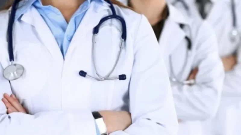 عمادة الأطباء تدعو لتعليق تطبيق الفوترة الالكترونية