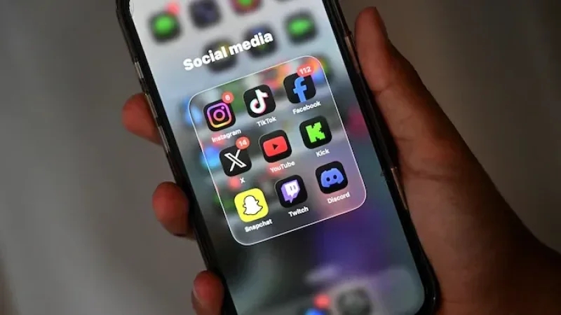 France: L'interdiction des réseaux sociaux aux moins de 15 ans adoptée