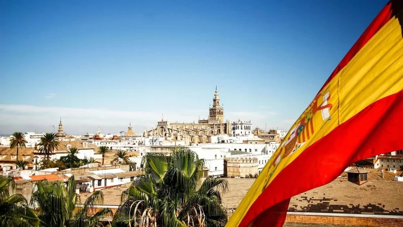 إسبانيا تنطلق في تسوية وضعية 500 ألف مهاجر غير شرعي