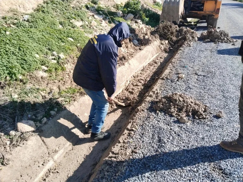 سليانة: تواصل التدخلات الميدانية لمصالح التجهيز بشبكة الطرقات المرقمة