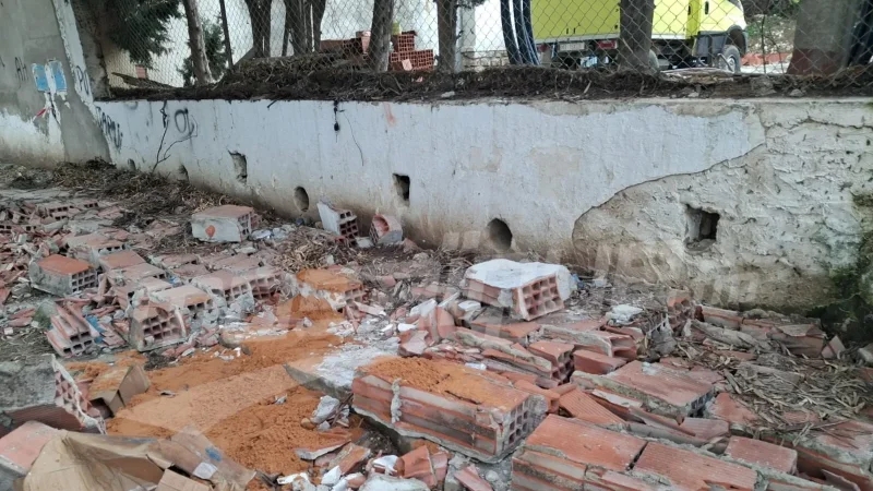 تبرسق: سقوط جدار يتسبّب في وفاة طفل