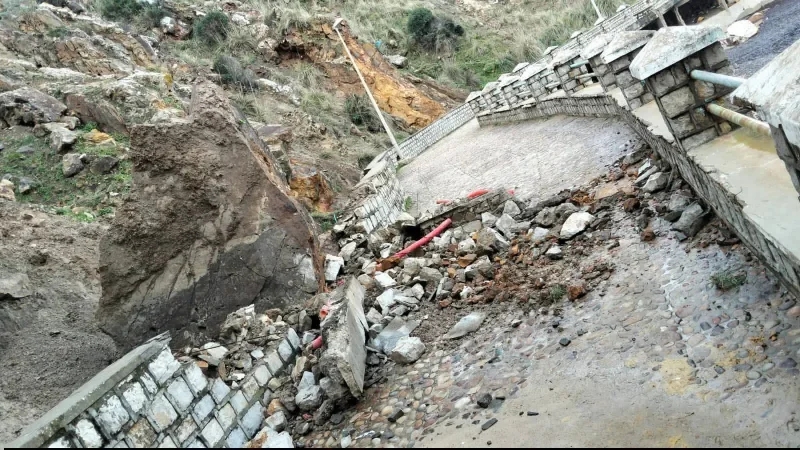 انزلاق أرضي بساحل الإبر في طبرقة