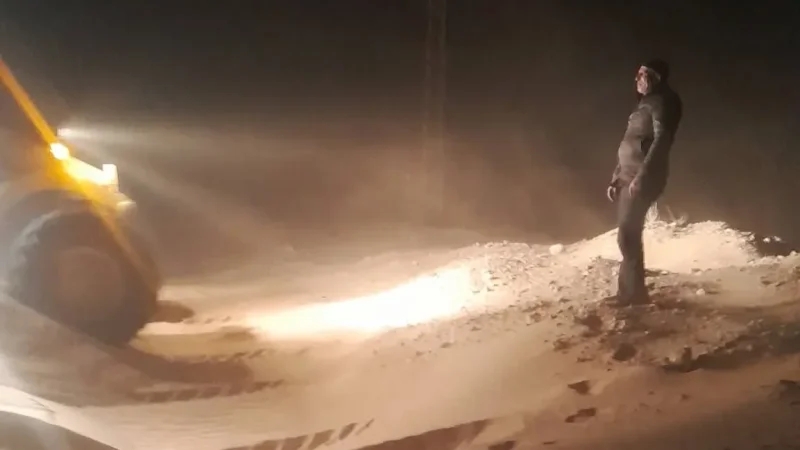 تطاوين: تكدّس الرمال بالطريق الوطنية رقم 19.. والسلط تتدخّل لإزاحتها