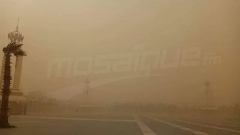 الرصد الجوي: الرياح القوية أثارت عاصفة رملية بثلاث ولايات