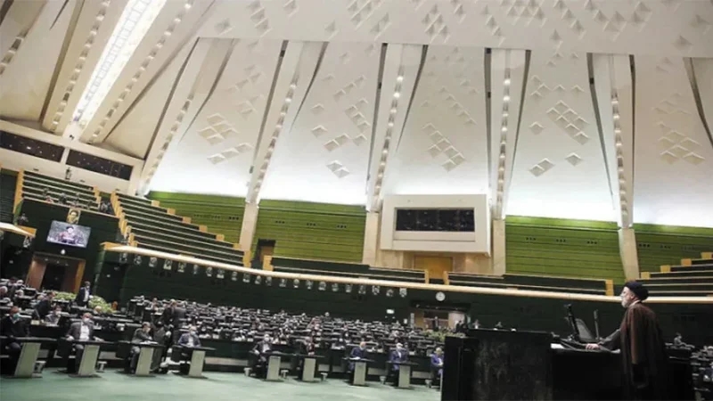 إيران تحذر من صراع إقليمي..وتصنّف جيوش دول الاتحاد الأوروبي 'ارهابية'