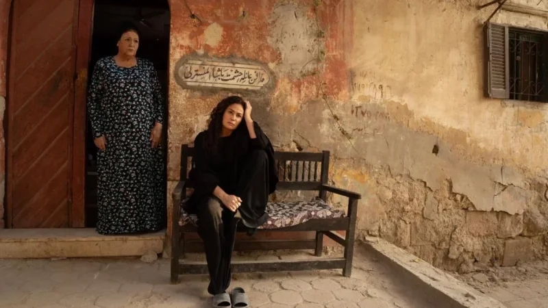 كما لم تُشاهِدوها من قبل.. هند صبري تطلّ بشخصية جديدة في 'منّاعة'