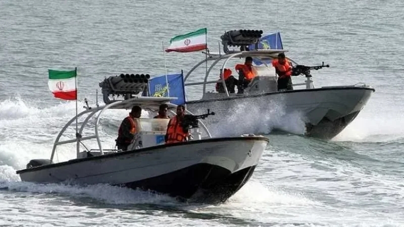 الحرس الثوري الإيراني يحتجز ناقلتَيْ نفط في الخليج