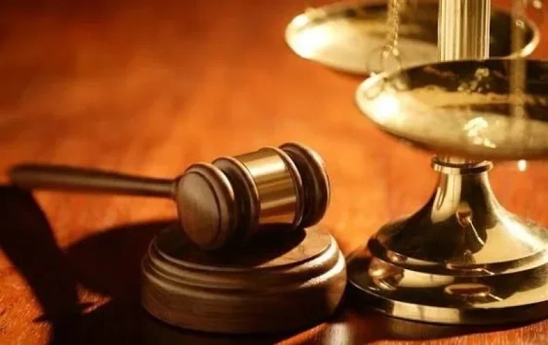 Un juge révoqué placé en garde à vue pour atteinte à autrui