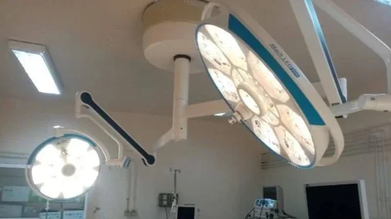 مستشفى قبلي: تعزيز قاعة عمليات قسم أمراض العيون بآلة 'الفاكو'