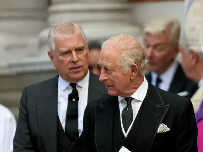Affaire Epstein : le roi Charles III inquiet pour son frère Andrew..