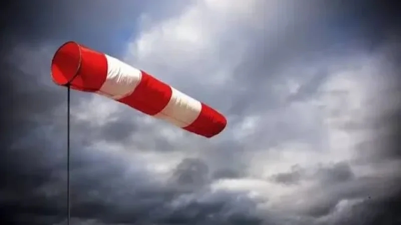 تصل إلى 100 كلم/س.. تحذير من رياح قوية جدّا