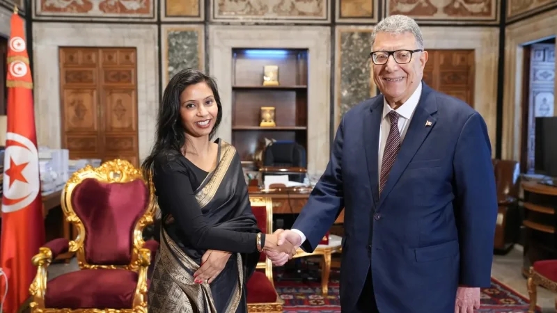 سفيرة الهند: مساعٍ لإلغاء التأشيرة للتونسيين