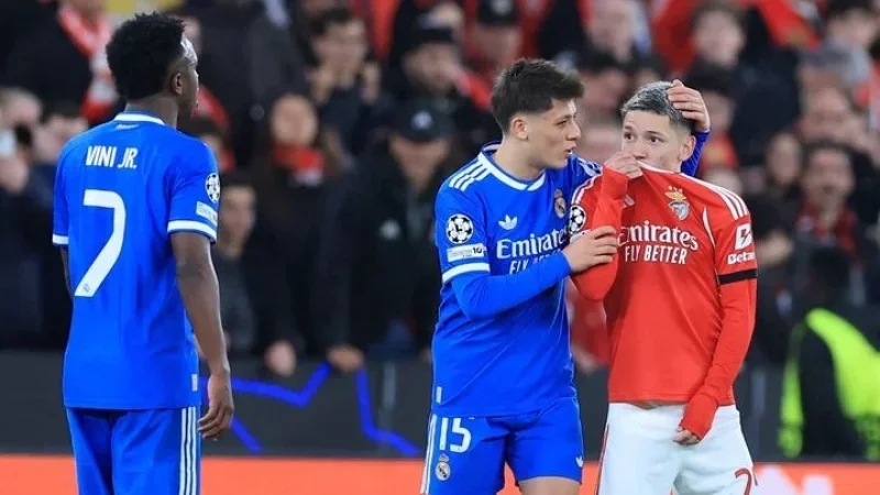 بنفيكا يساند لاعبه بريستياني بعد مزاعم توجيه إساءة عنصرية لفينيسيوس