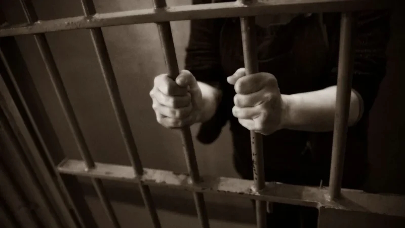 25 سنة سجنا والمراقبة الإدارية لمُزيّف ومُروّج أوراق مالية