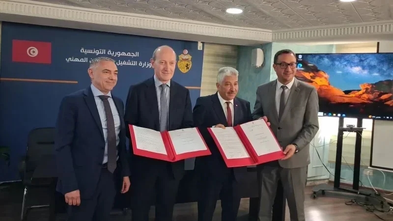 Accord avec un groupe français pour le recrutement de 1500 diplômés