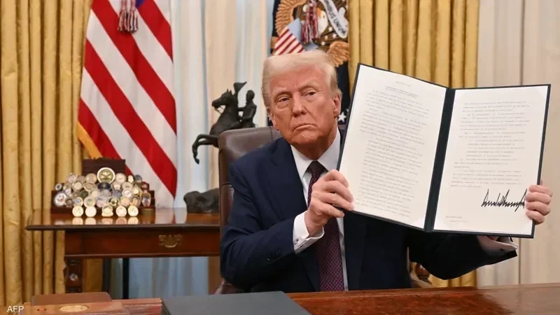 ترامب يصدر قرارا بفرض تعريفة جمركية بنسبة 10% على جميع الدول
