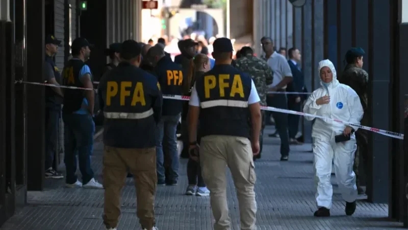 انفجار طرد مشبوه في كلية للشرطة في بوينوس أيرس