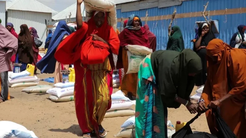 برنامج الأغذية العالمي يُحذر من اضطراره لوقف مساعدات الصومال