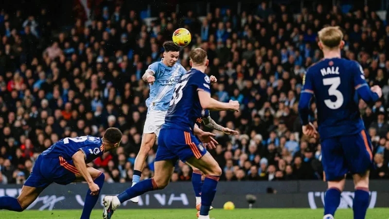 Manchester City bat Newcastle et met la pression sur Arsenal