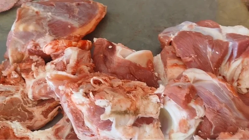 تطاوين: إقبال كبير على لحوم صغار الإبل 'الڨعود' في شهر رمضان