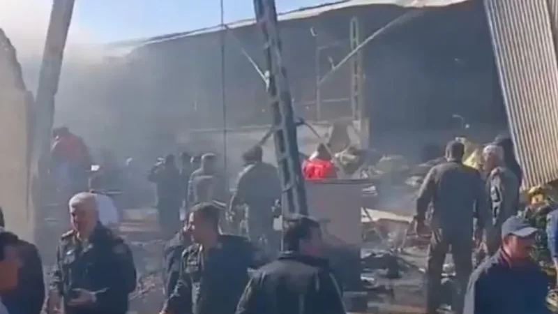 مقتل أربعة أشخاص إثر سقوط مروحية عسكرية إيرانية على سوق بإقليم أصفهان