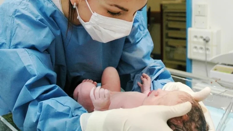 كنفدرالية القابلات تدعو إلى تصحيح مسمى المهنة في الشهادات العلمية