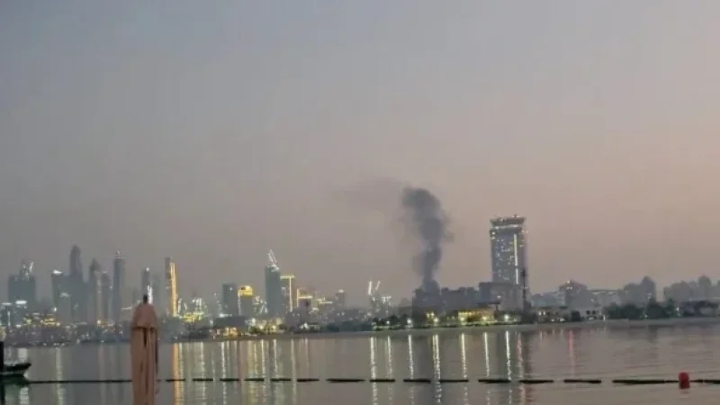 دبي: حريق في رصيف بميناء جبل علي دون وقوع إصابات