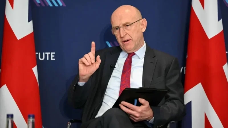 بريطانيا: توضيح الأساس القانوني لقصف إيران مسؤولية أمريكا