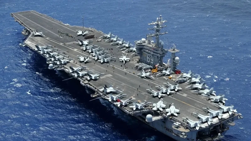 الحرس الثوري يستهدف حاملة الطائرات 'أبراهام لينكولن' بصواريخ باليستية