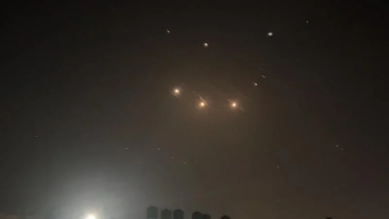 الإمارات: دفاعاتنا الجوية تصدت لصواريخ إيرانية