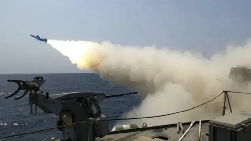 الحرس الثوري يستهدف مدمرة أمريكية في المحيط الهندي
