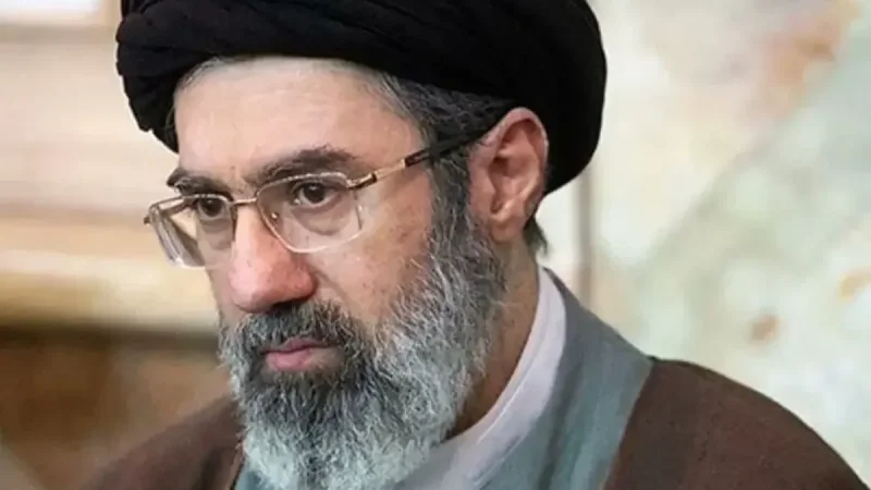 Iran : Mojtaba Khamenei parmi les favoris pour succéder à son père