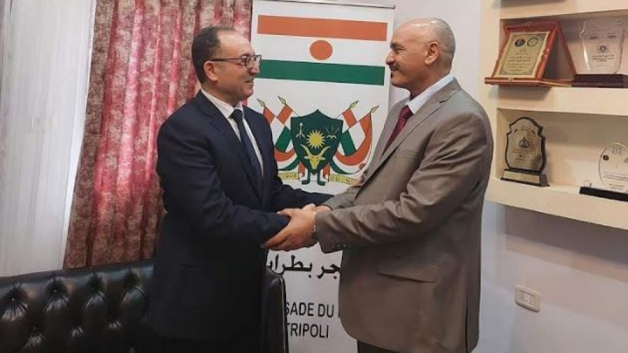 سفيرا تونس والنيجر بليبيا يدرسان ملف الهجرة وسبل التعاون